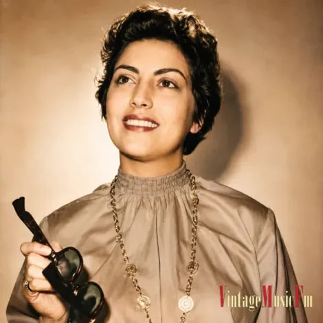 DORIS DE LA TORRE