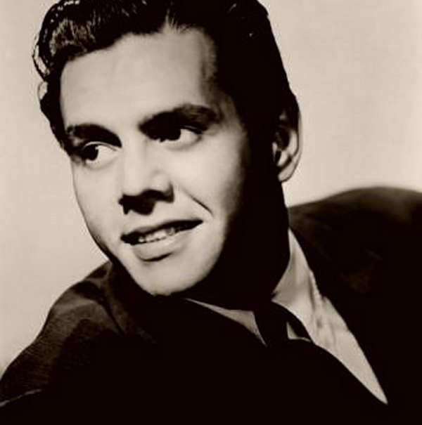 DESI ARNAZ