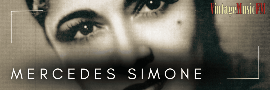 Mercedes Simone nació en Villa Elisa, Buenos Aires el 21 de abril de 1904