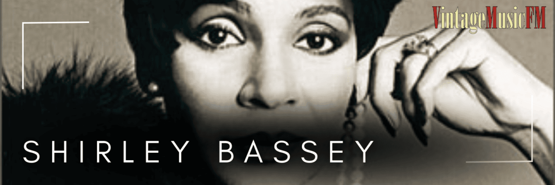 Shirley Bassey nació en Cardiff, Gales, el 8 de enero de 1937