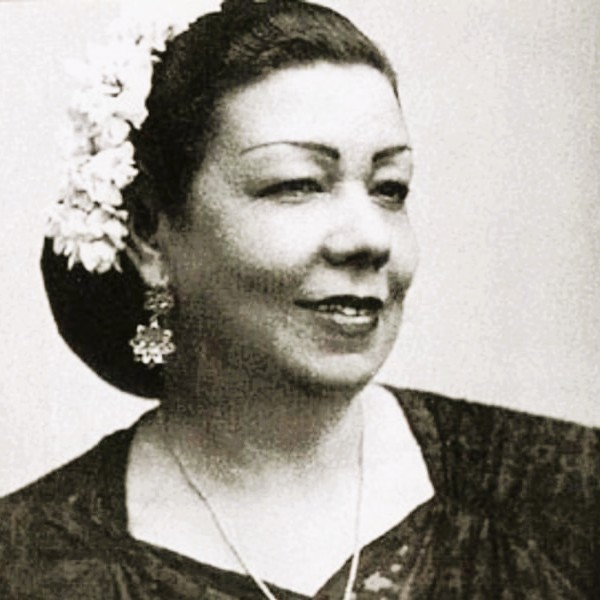 LA NIÑA DE LOS PEINES